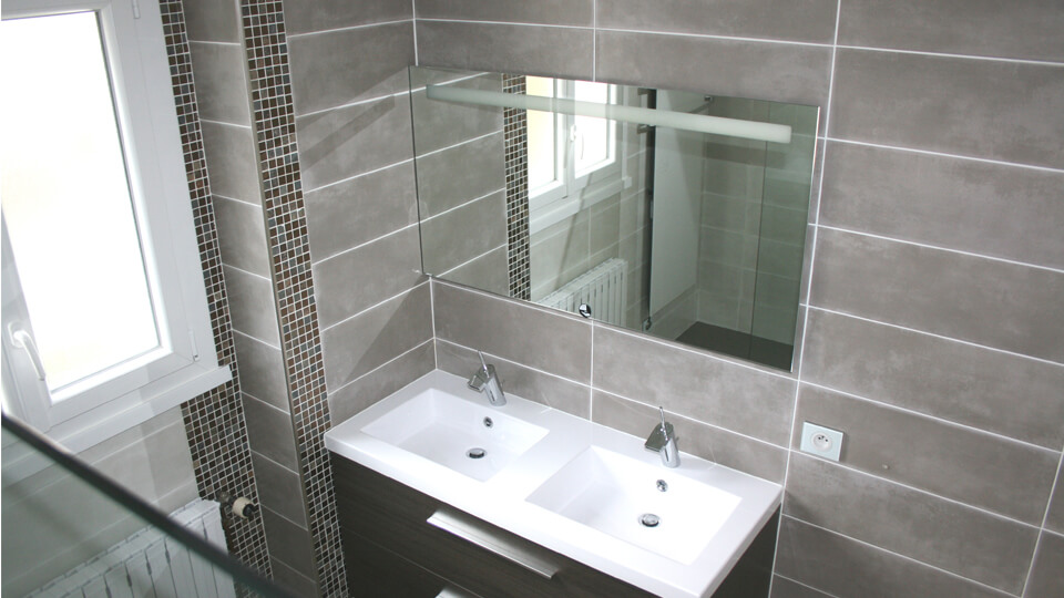Deco salle de bain : avantages du carrelage au sol ou mural